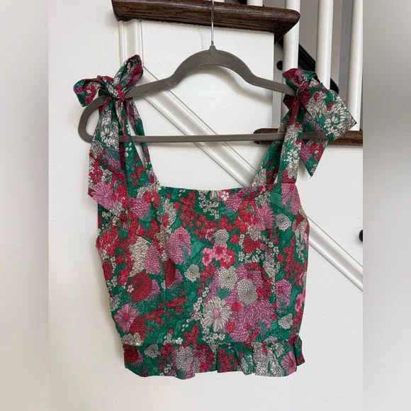 Trovata Carla Crop Top – Nouveau Garden Floral Print (Size M) 🌸